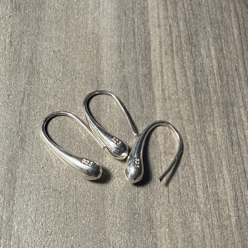 Elegant 925 sterling silver teardrop Earrings